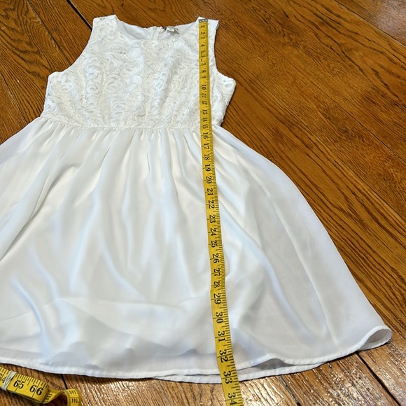 Francesca’s white lace bodice sleeveless mini dress.  Zip back.  Size Small. - Picture 7 of 11